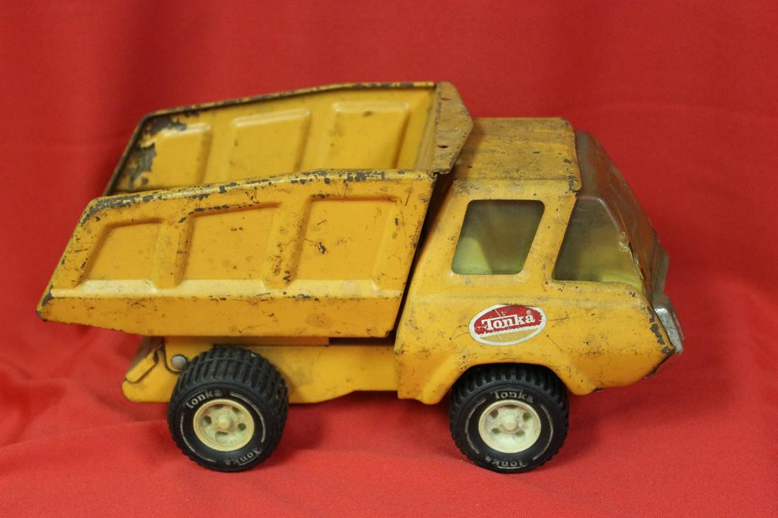A Tonka Metal truck: 9" long