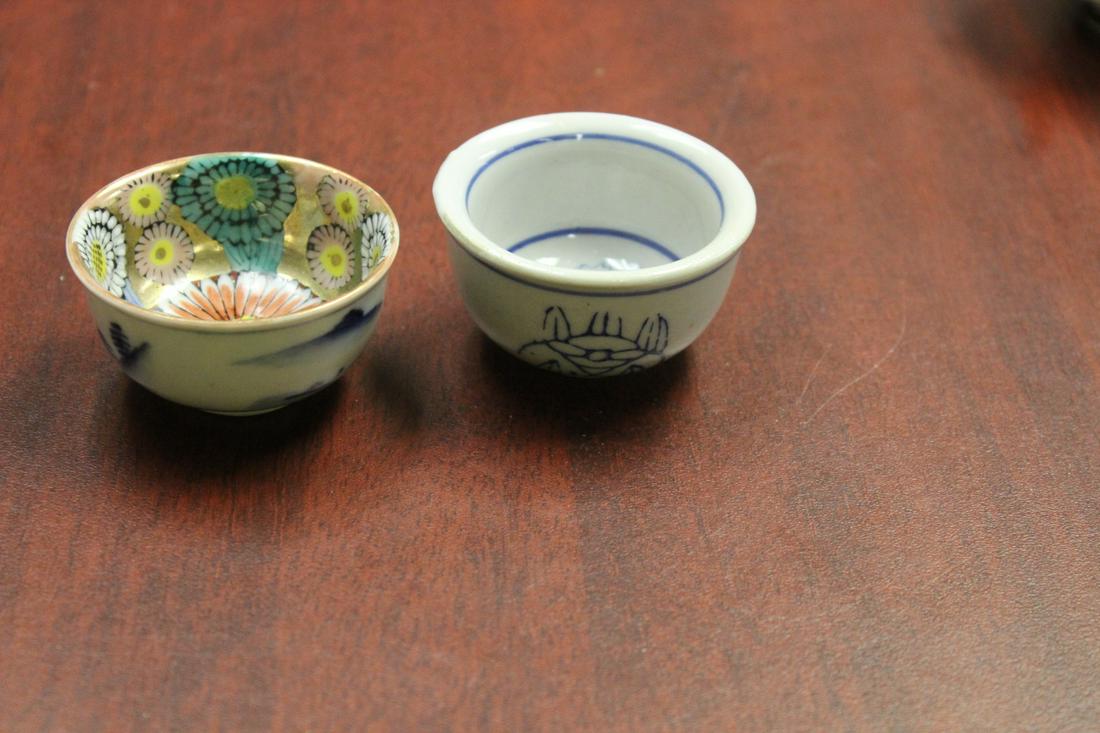 Lot of 2 Chinese/Japanese Wine cups: as shown