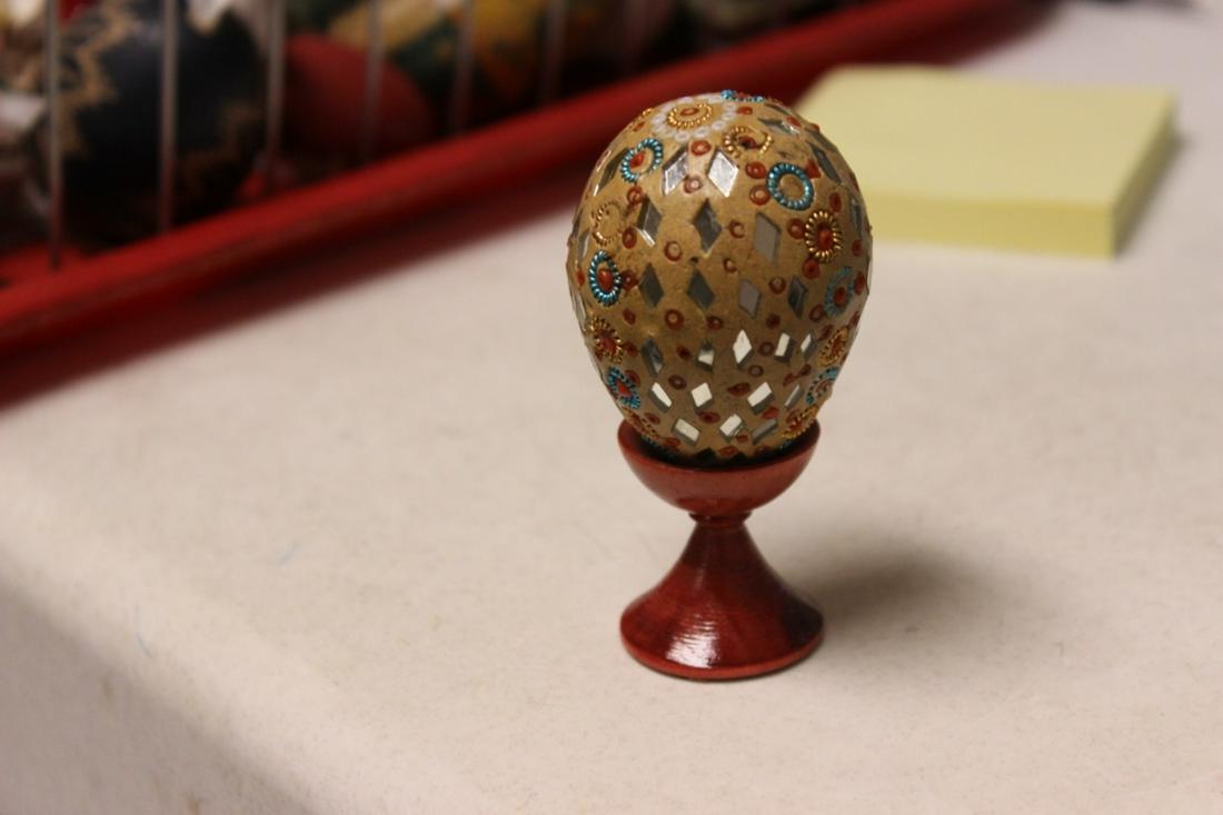 A Decorative Egg on Stand: 3 1/2" tall