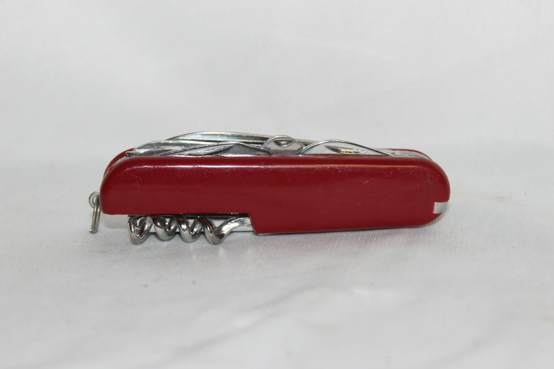 A Swiss Army Utility Knife: 3 1/2" long