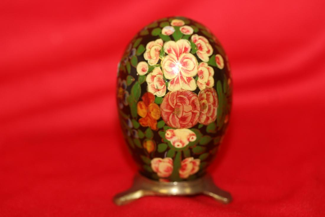 A Lacquer Egg on Stand: 2 7/8" in diameter