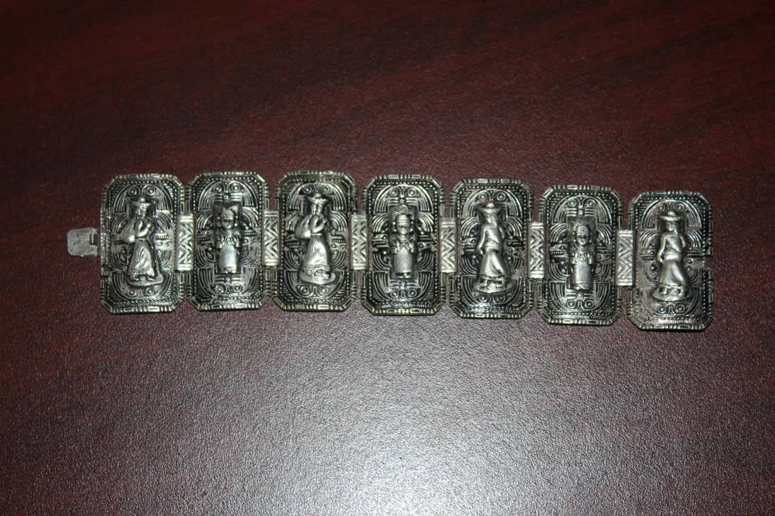 800 Silver Bracelet: marked 800 - most likely Argentina - 7 inches long unclapsed