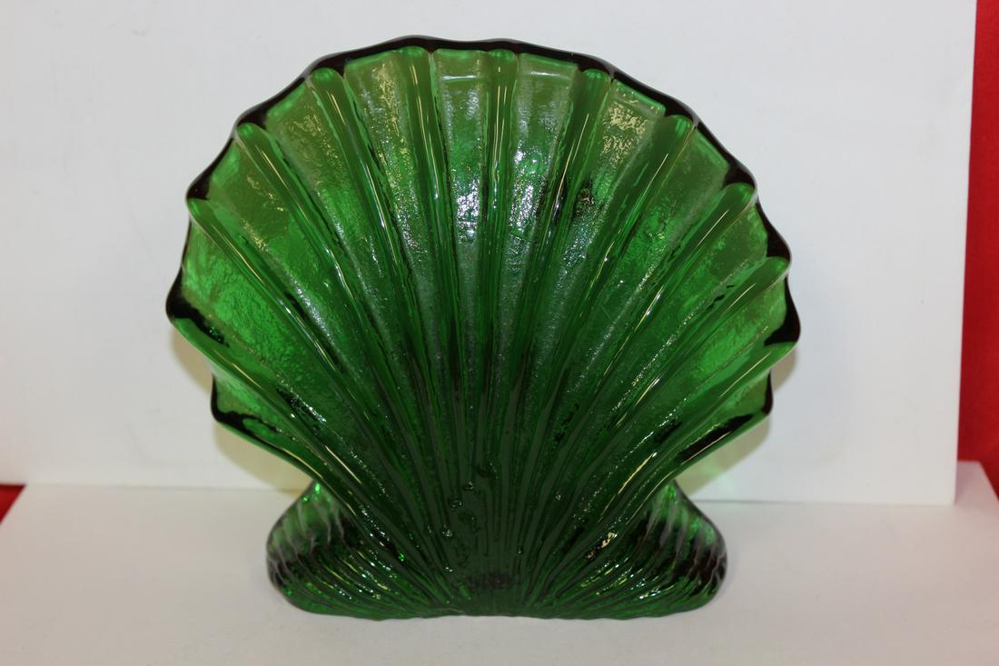 A Blenko Seashell Glass: 6 3/4" tall