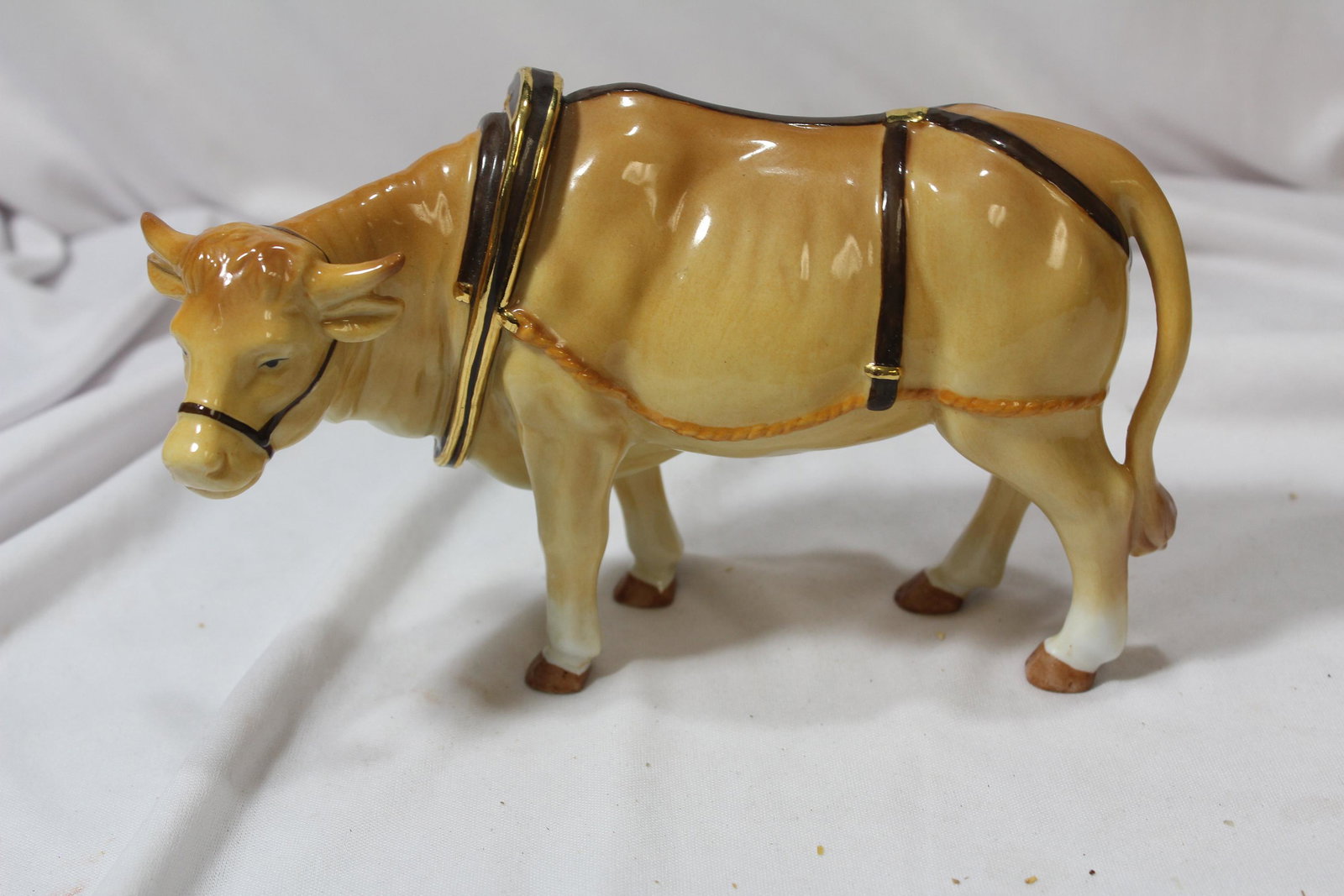 A Royal Doulton Ox: 8" across