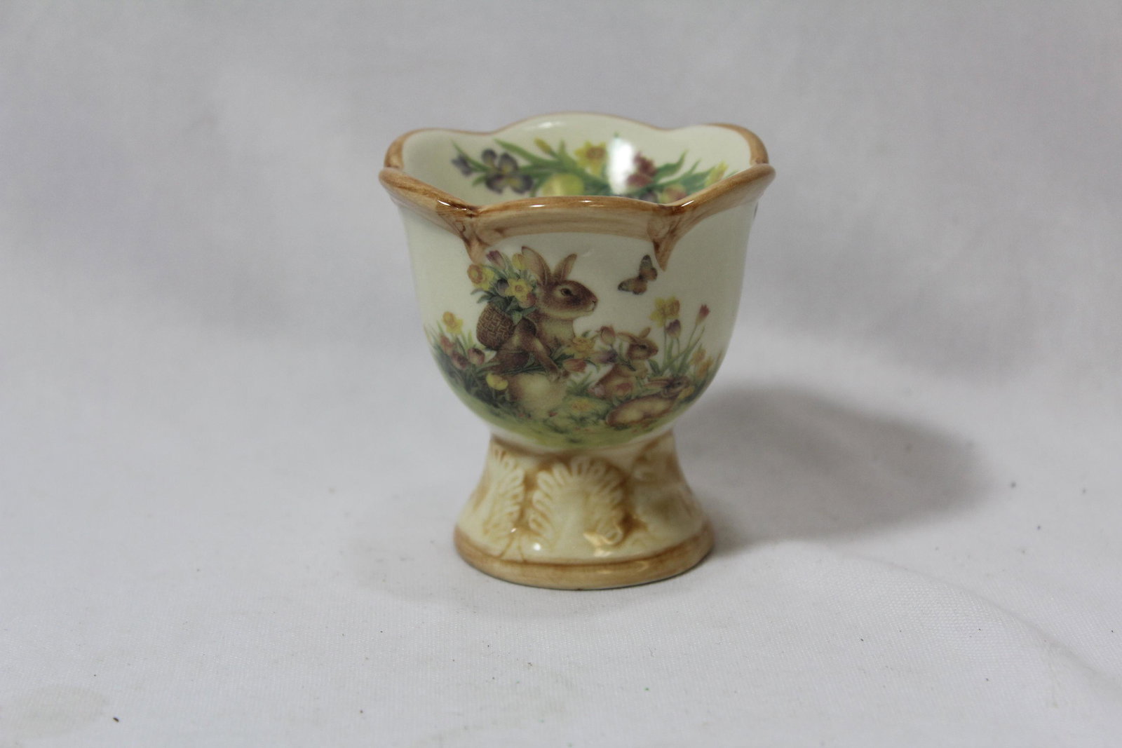 A Ceramic Easter Egg Holder: 2 3/4" tall