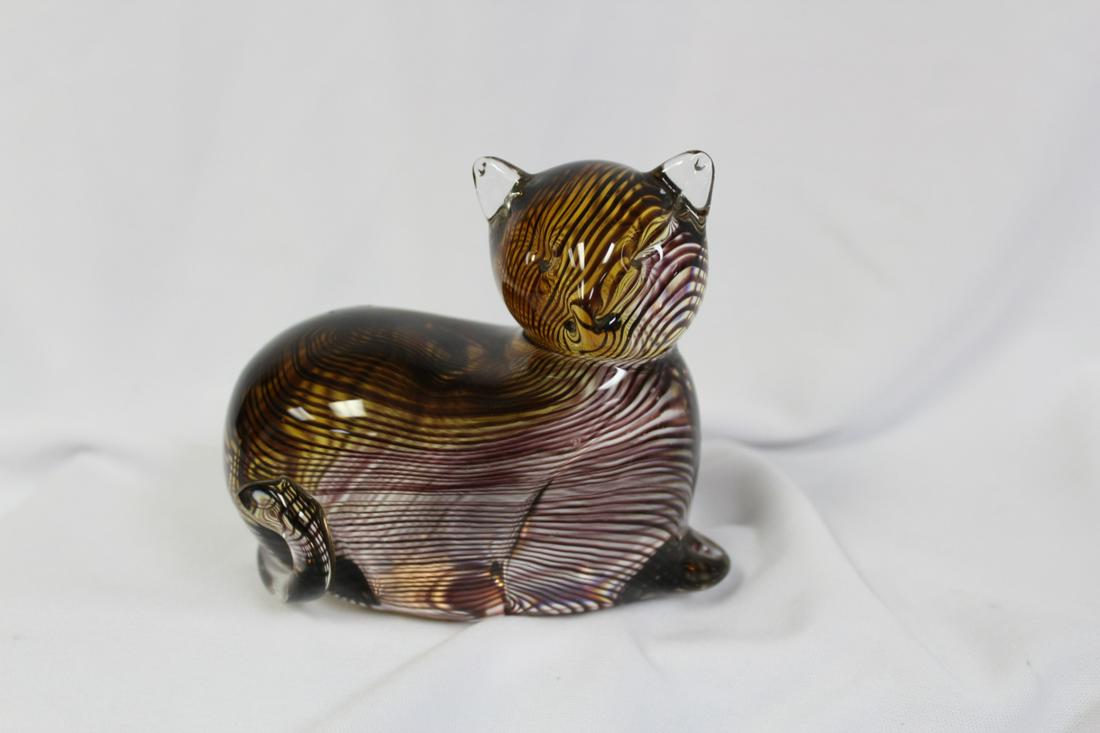 An Art Glass Cat: 4" across