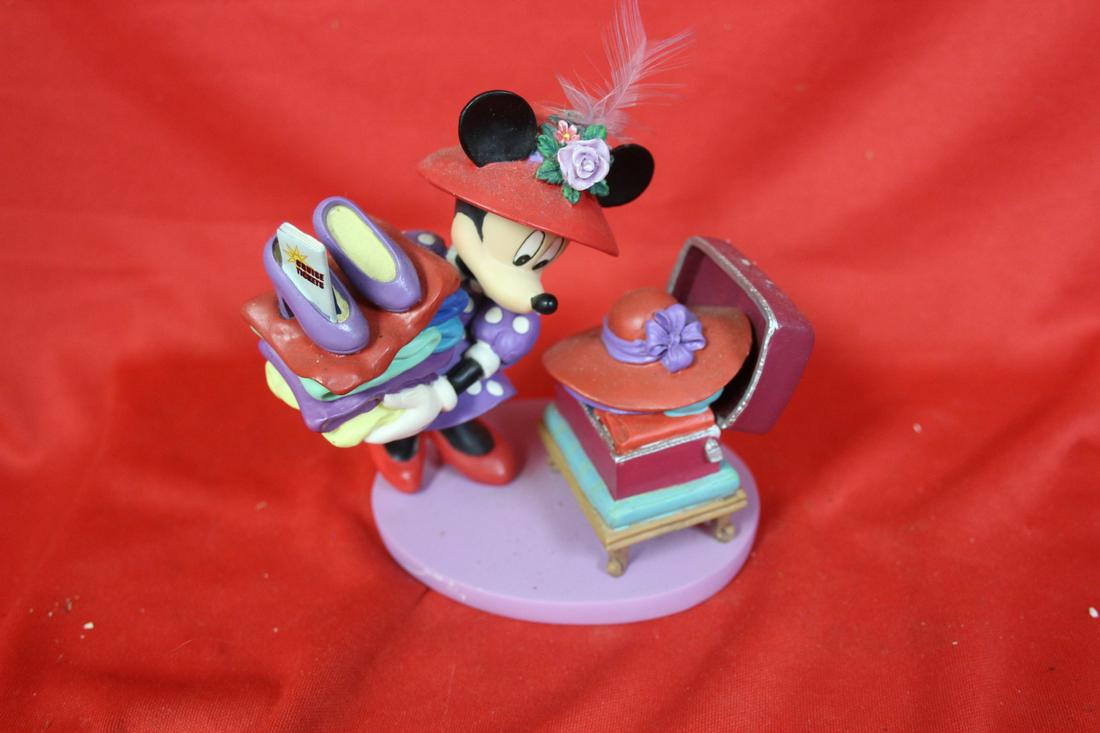 Minnie's Hats Over Heels Collection: Disney collection - 4 2/4" tall