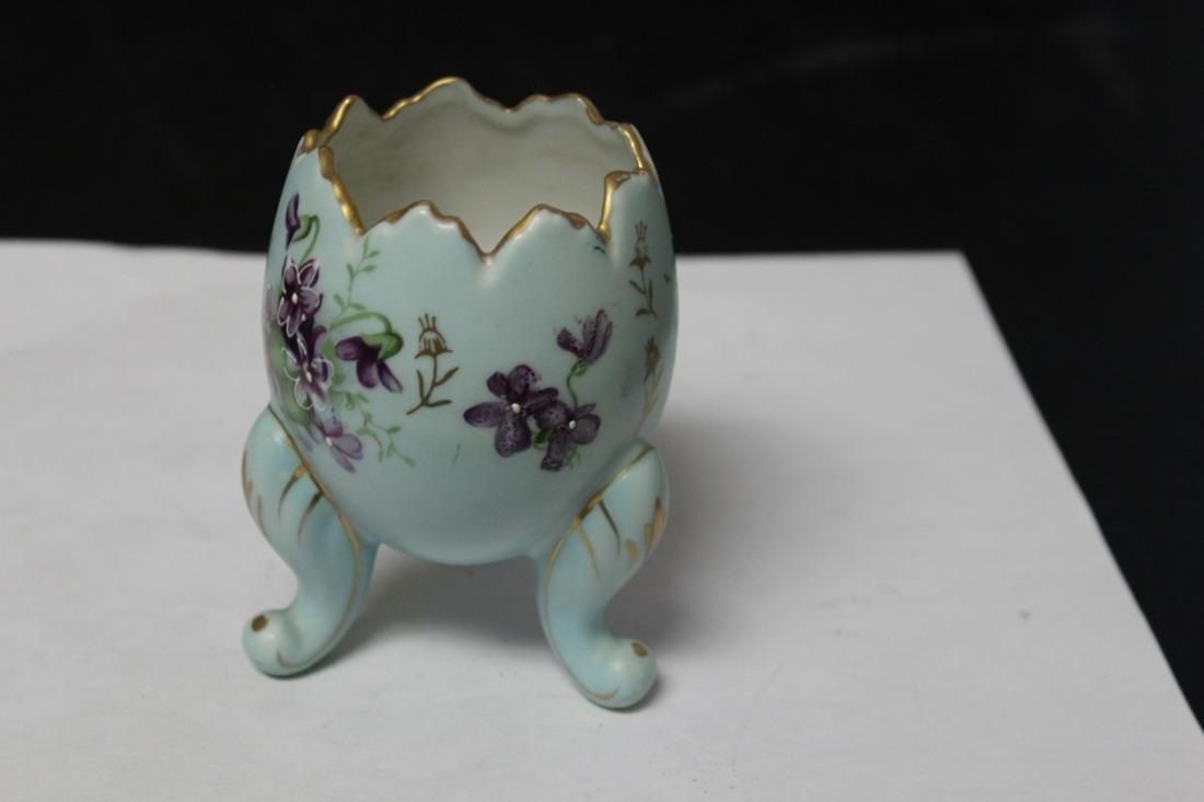 A 3 Legged Vintage Porcelain Egg Holder: 4 inches tall