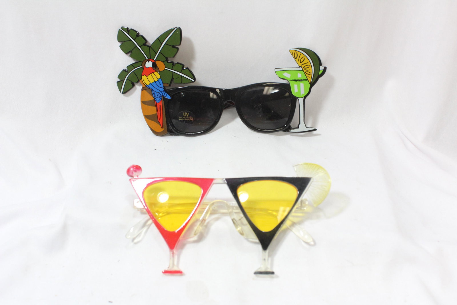 Lot of Two Fun Sun Glasses: as shown