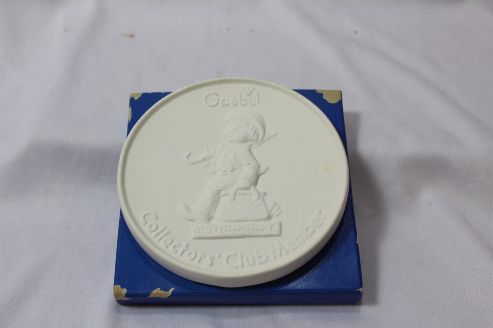 A Goebel Collector's Plaque: 4" in diameter