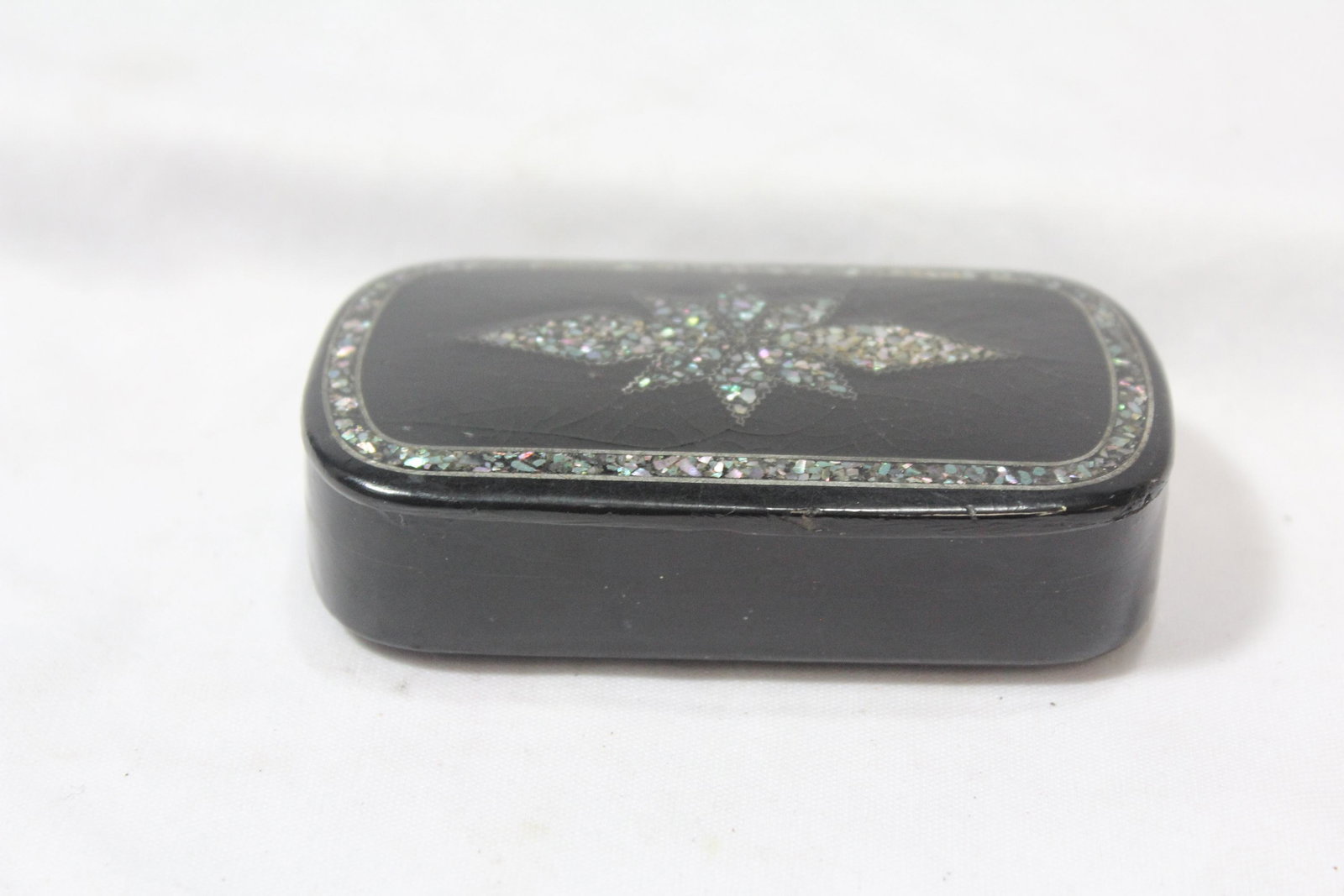 An Inlaid Lacquer and Mother of Pearl Trinket Box: 3 3/4" across