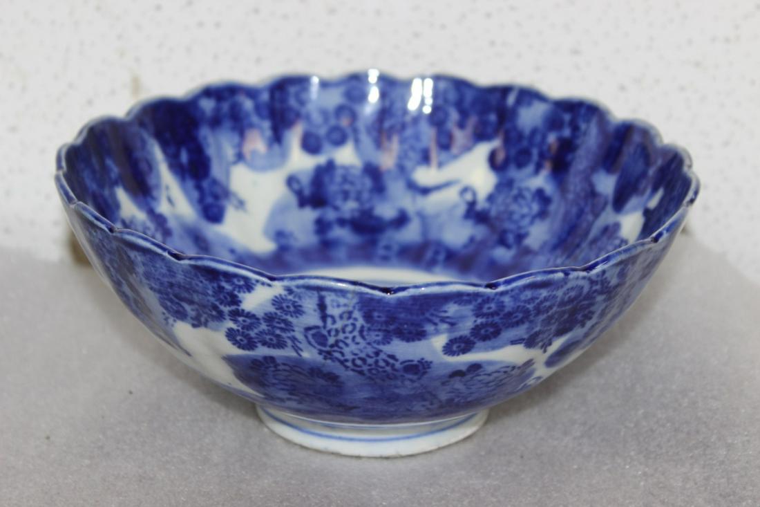 A Large Japanese Flow Blue Bowl: 19th century - most likely Imari - 8 1/2" in diameter