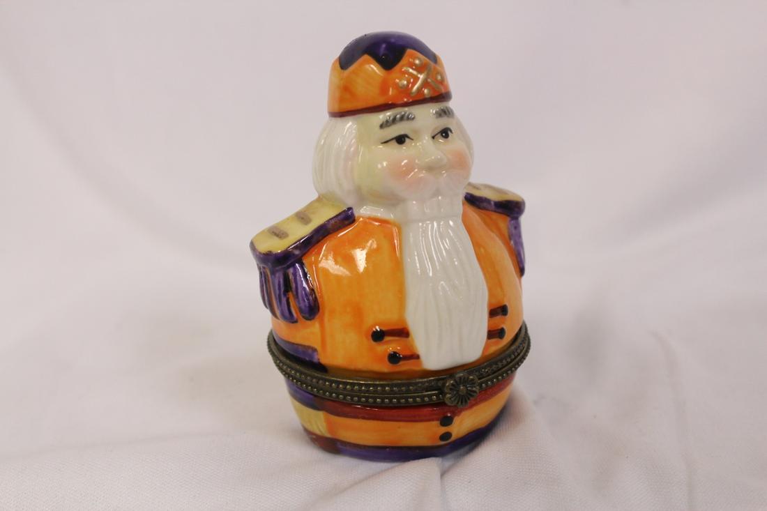 A Villeroy and Boch Trinket Box: 4 7/8" tall