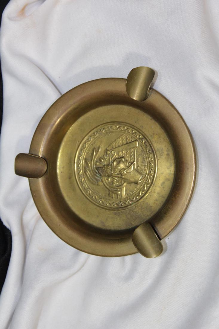 A Vintage Metal Mexico Ashtray: 4 1/4" in diameter