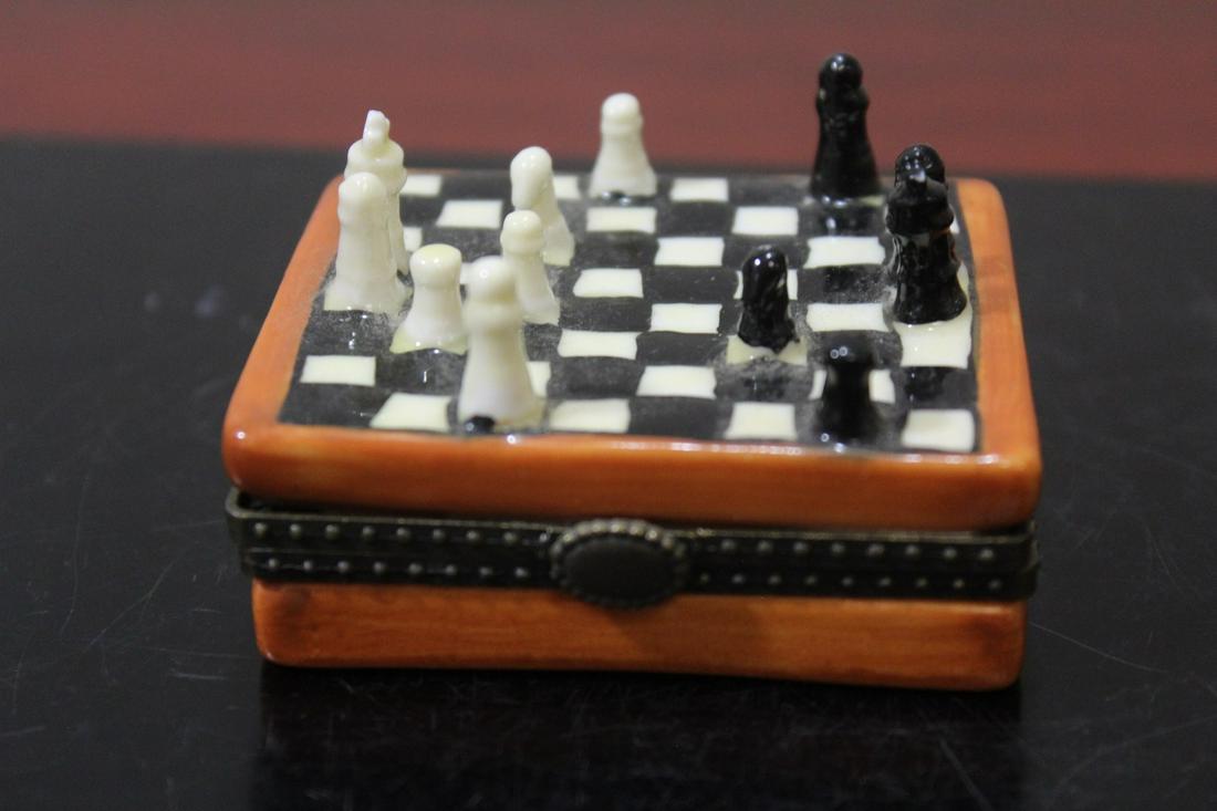 A Chess Set Formed Trinket Box: 2 5/8" across