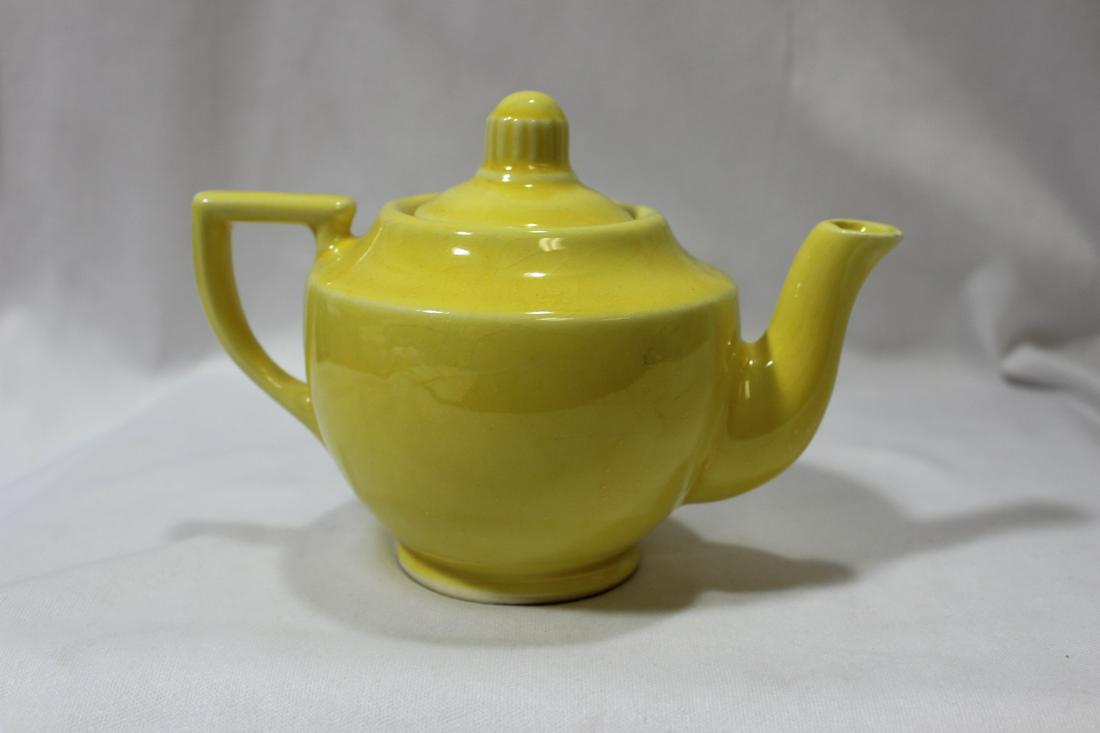 A Vintage Shawnee Pottery Teapot: 5 3/8" a cross
