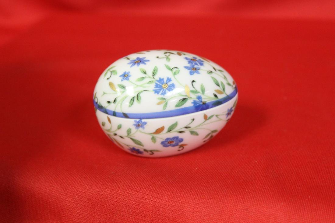A Limoge Egg Form Trinket Box: 2 1/2" in diameter