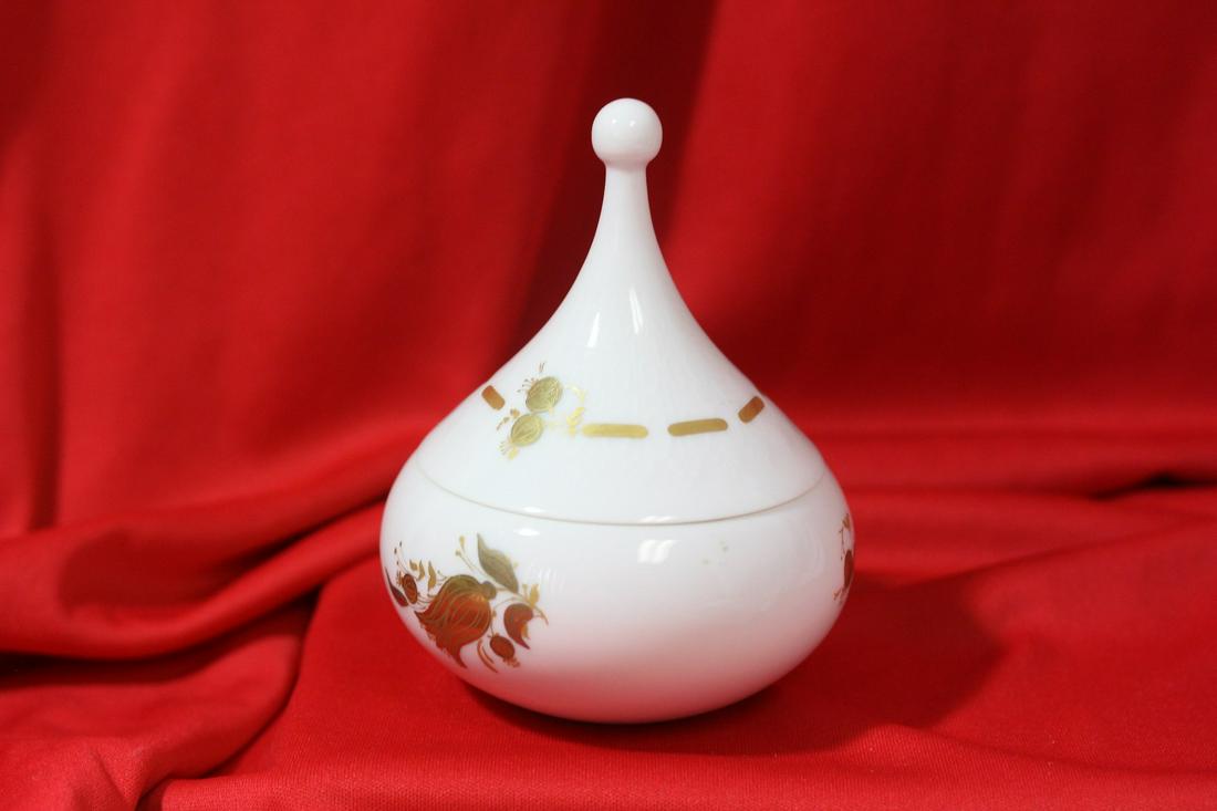 A Rosenthal Bjorn Wiinbald Bonbon Dish: Quarte Couleurs - comes with lid - 4 3/4" tall