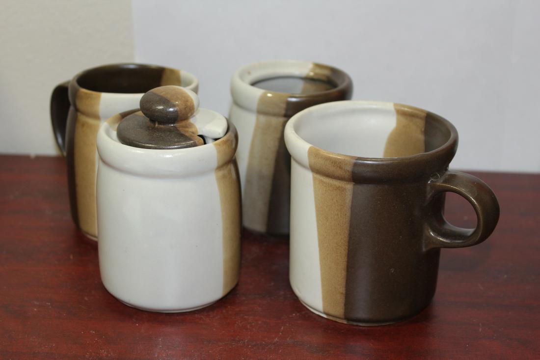 Lot of 4 McCoy Articles: one missing a lid - tallest= 3 3/4"