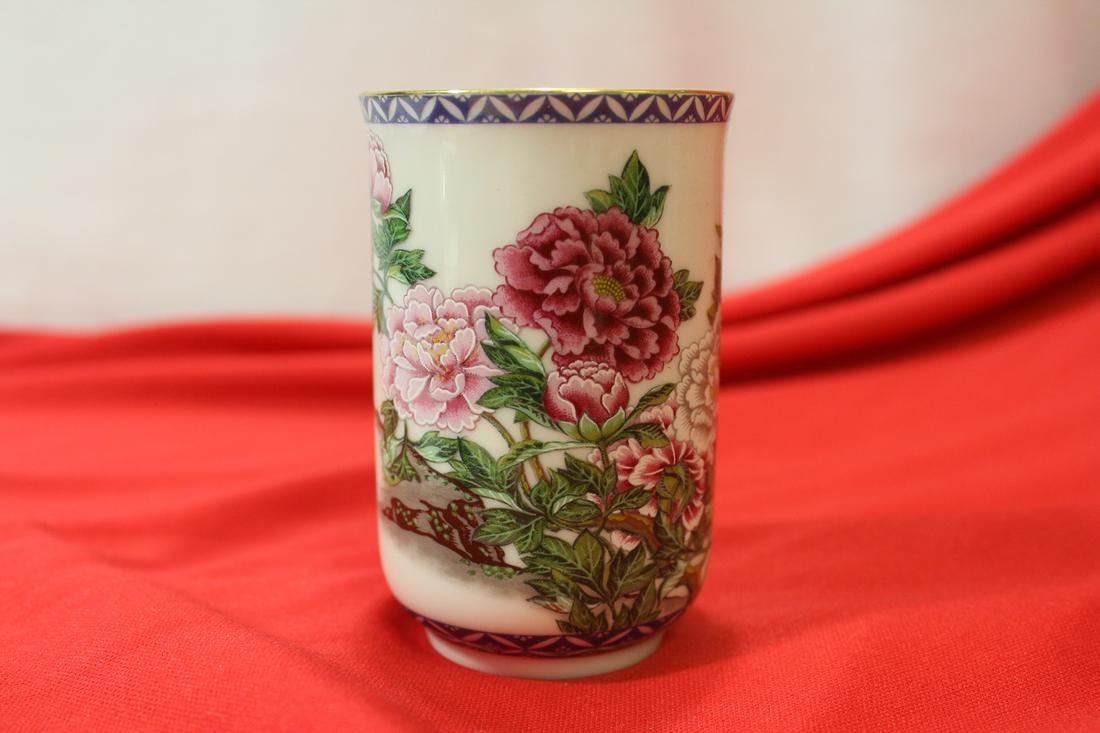 A Signed Japanese Ceramic Cup: 3 1/4" tall