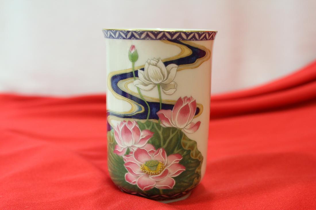 A Signed Japanese Ceramic Cup: 3 1/4" tall