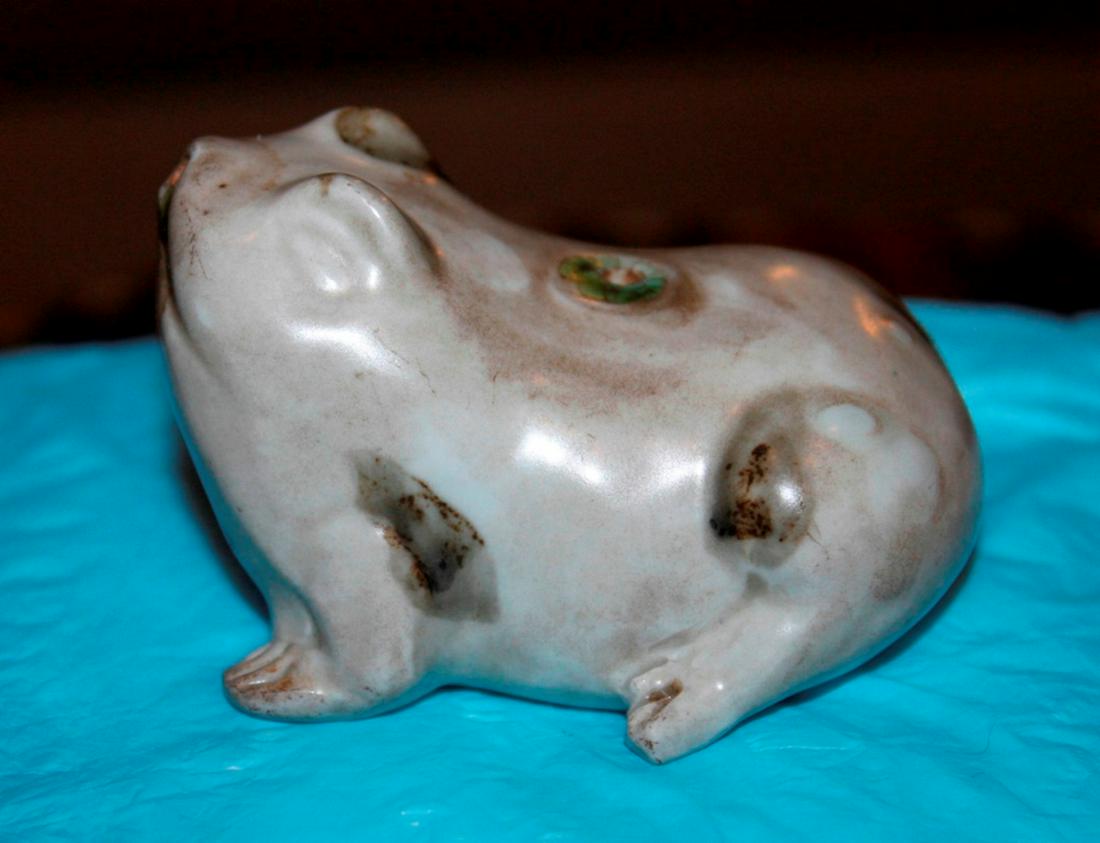 19th Century Korean Frog Water Dropper: Yi Dynasty. 3" long.
