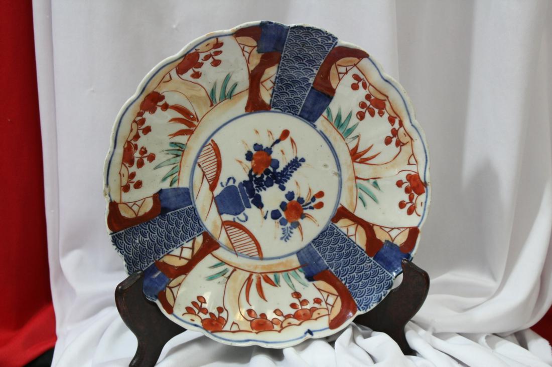 An Antique Japanese Imari Plate: please note: chip and manufacturer imperfection - 19th century - 8 3/8" in diameter