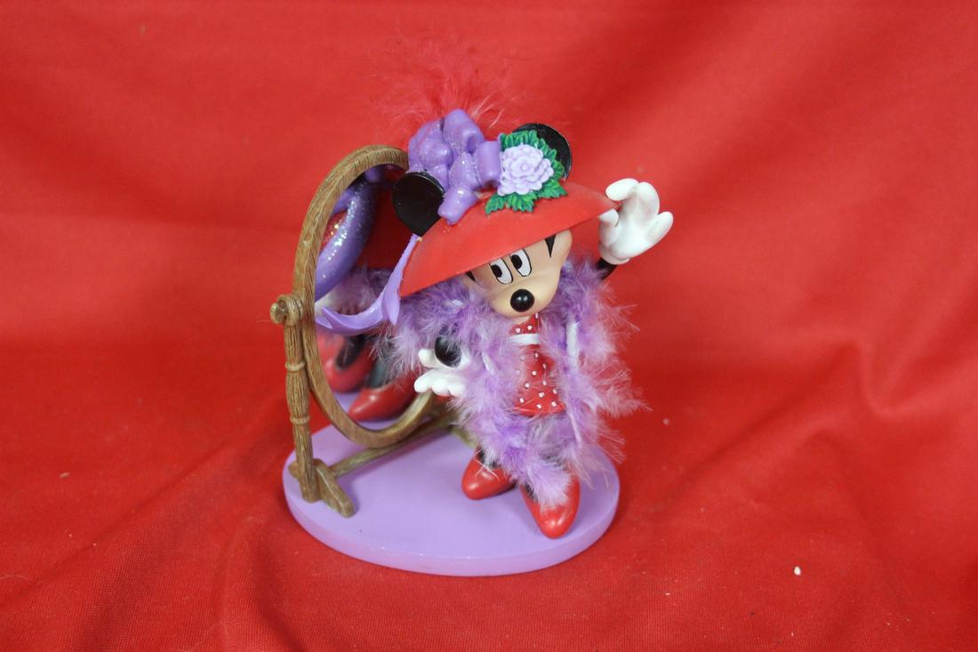 Minnie's Hats Over Heels Collection: Disney collection - 4 2/4" tall
