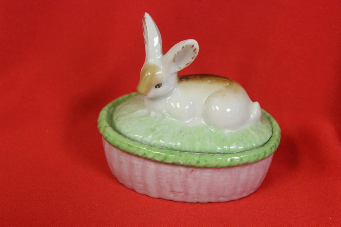 A Nippon Trinket Box: 3 1/2" long