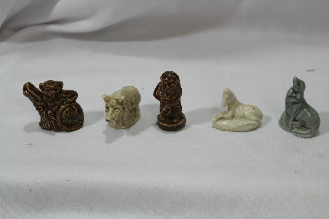 Lot of 5 Wade Figurines: as shown