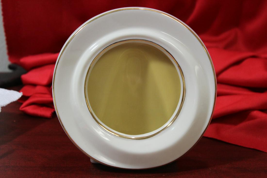 A Ceramic Lenox Photo Frame: overall= 5 1/4" - internal diameter=3"
