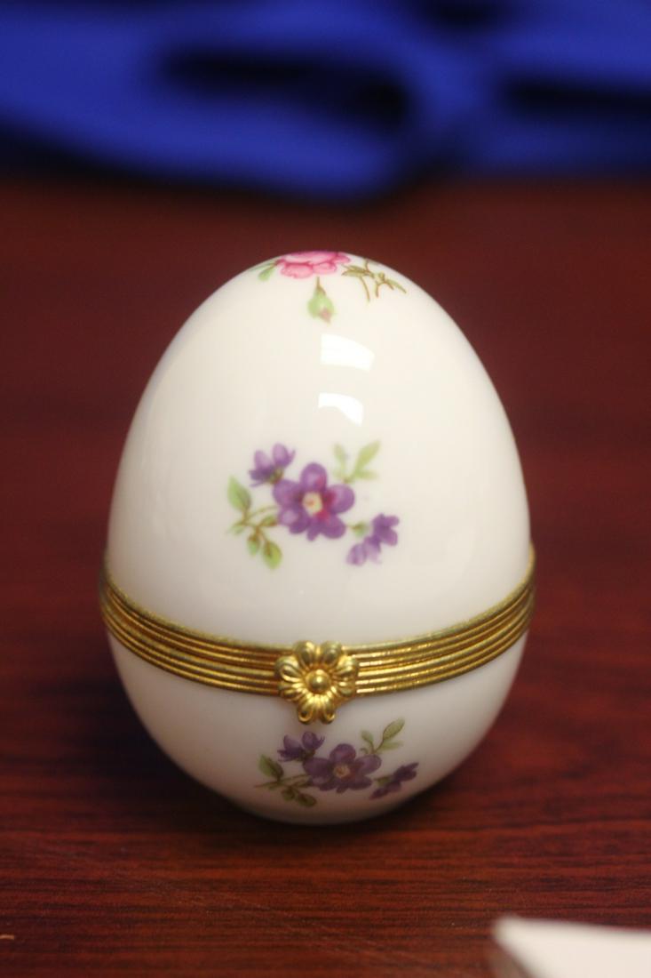 A Richard Limoges Egg Form Trinket Box: made in France - 3 inches tall