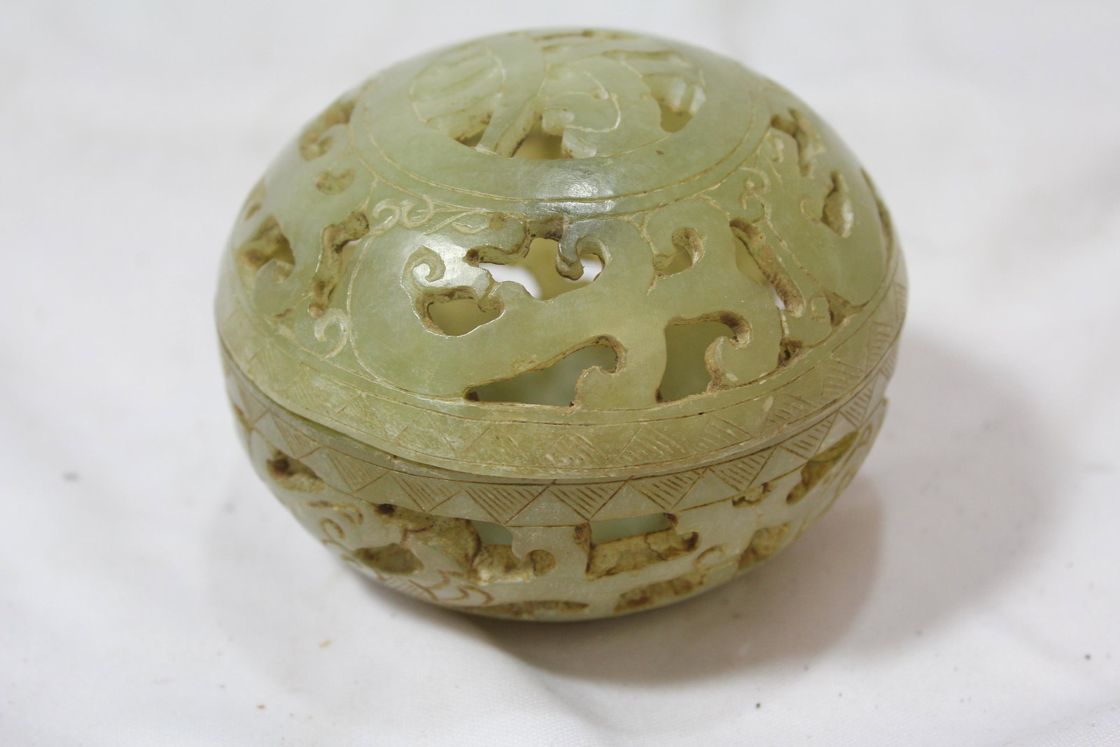 A Jade Dome Reticulated Box: 3 5/8" tall