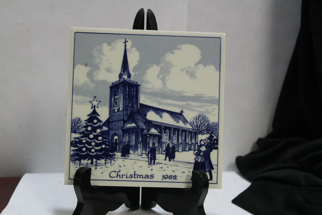A Delft Tile - Christmas 1982: 5 7/8" square