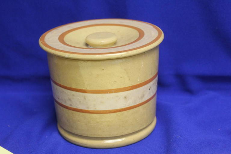 An Unmarked Roseville? Pottery Jar (11353) on Dec 24, 2021 Lakeland