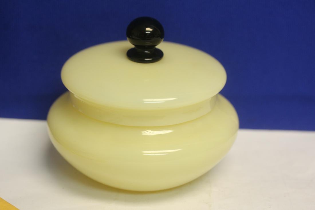 Steuben Covered Jar: unsigned - 4 1/4" tall