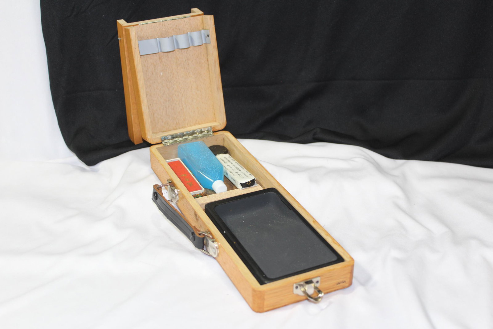 An Ink Motar For Watercolour Painting? Box: 11" x 3 3/4" x 2 3/4"