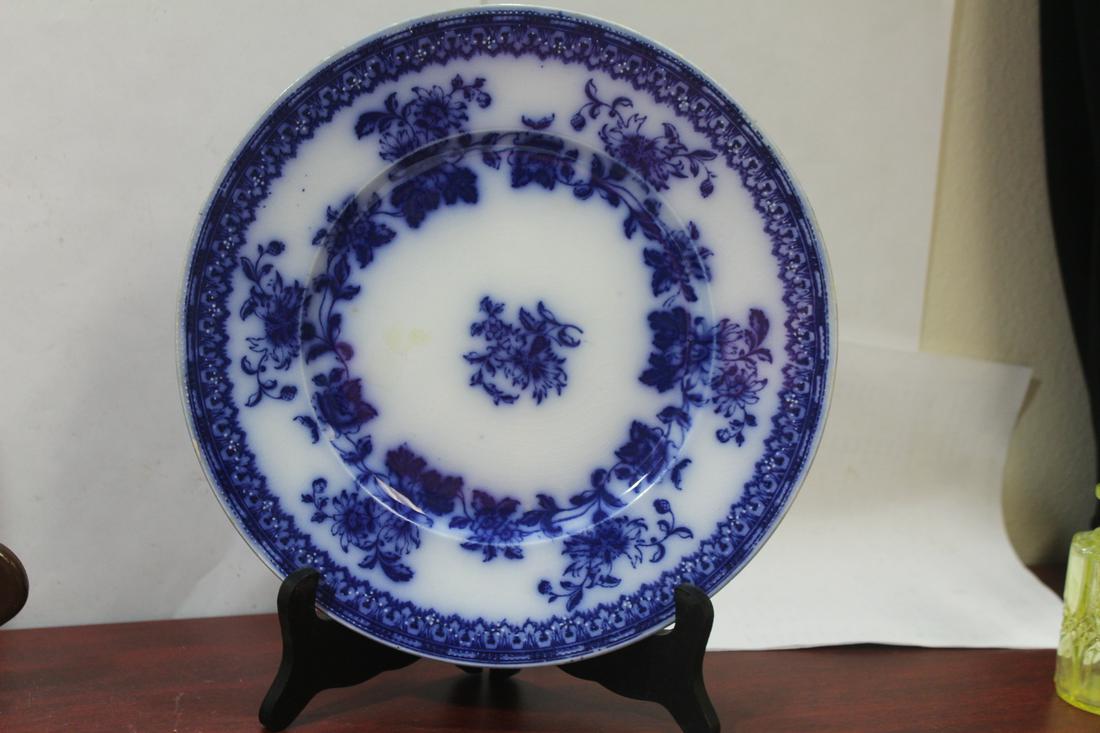 An Antique Meakin Flow Blue Dinner Plate: made in England - 10 inches in diameter - a beautiful plate