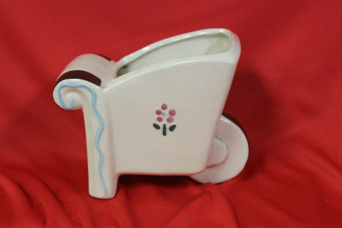 a Shawnee Plant Pot: 5 1/2" wide
