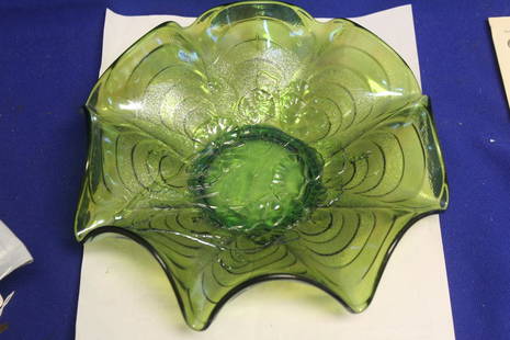 Green Carnival Glass Bowl: 9 1/4" in diameter