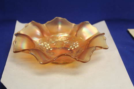 Carnival Glass Dish: 7 1/4" in diameter