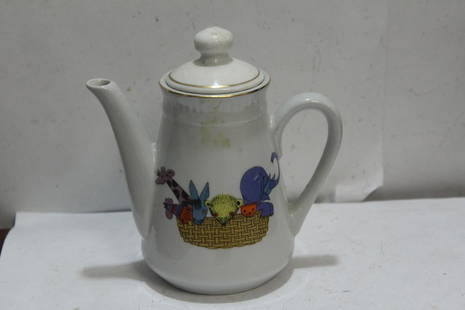 A Vintage Porcelain Teapot: 5 1/8" tall