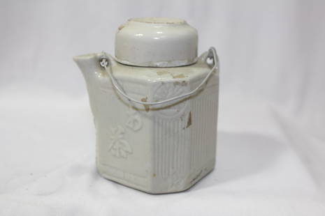 A Ceramic Chinese Teapot: antique/vintage - the lid also serve as a cup - 4" tall