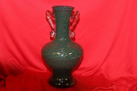 An Art Glass Vase: 10 1/4" tall