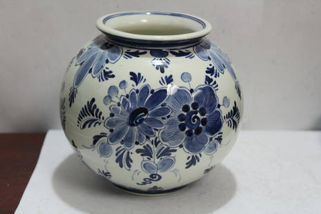 A Delft Jar - Regina 1015: 5 inches tall