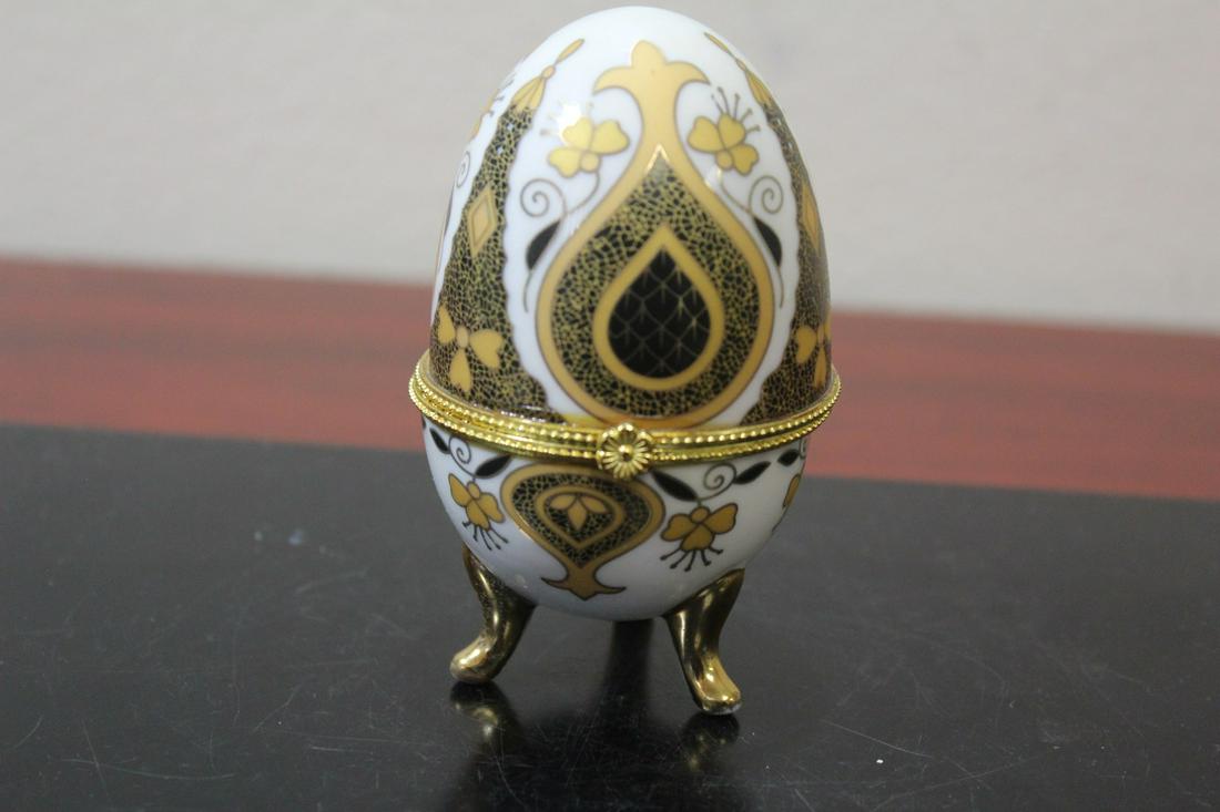 An Egg Form Trinket Box: 4 1/8" tall