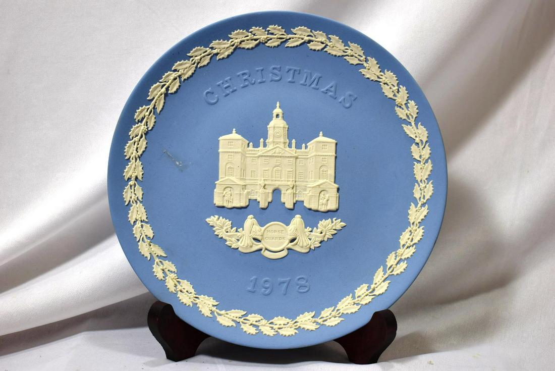 A Wedgwood Jasperware Christmas Plate: 8 1/4" in diameter