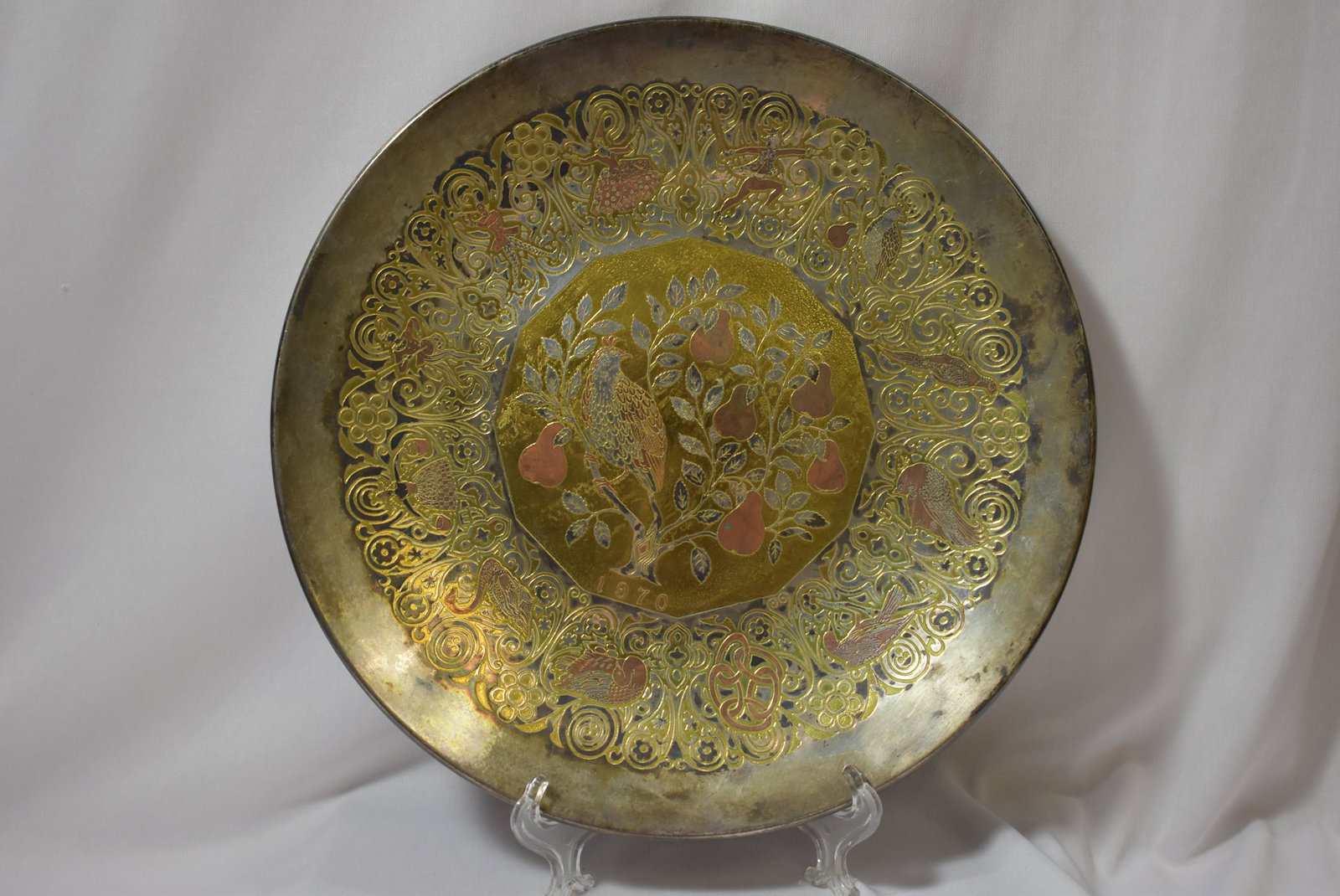 A Reed and Barton Christmas Plate: 11" in diameter