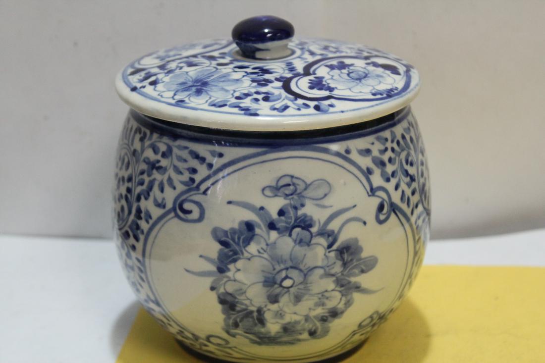 A Vintage Chinese Blue and White Jar: with lid - 6 1/4" tall