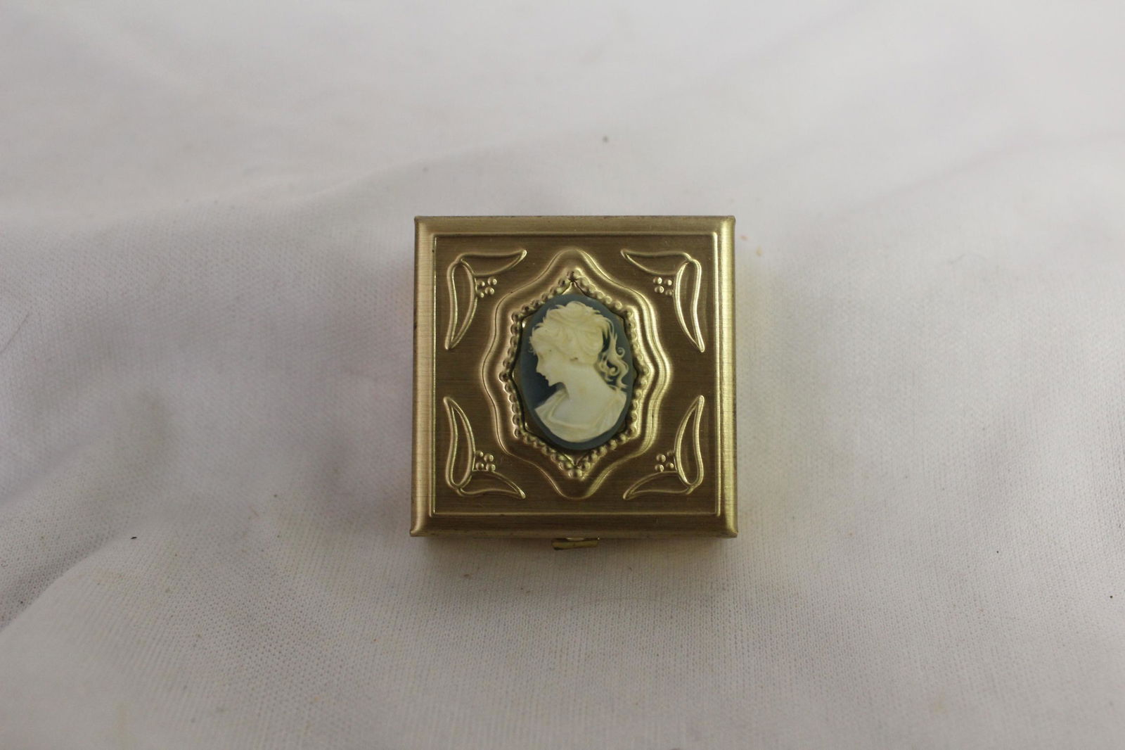 A Cameo Square Pill Box: 1 3/8" square